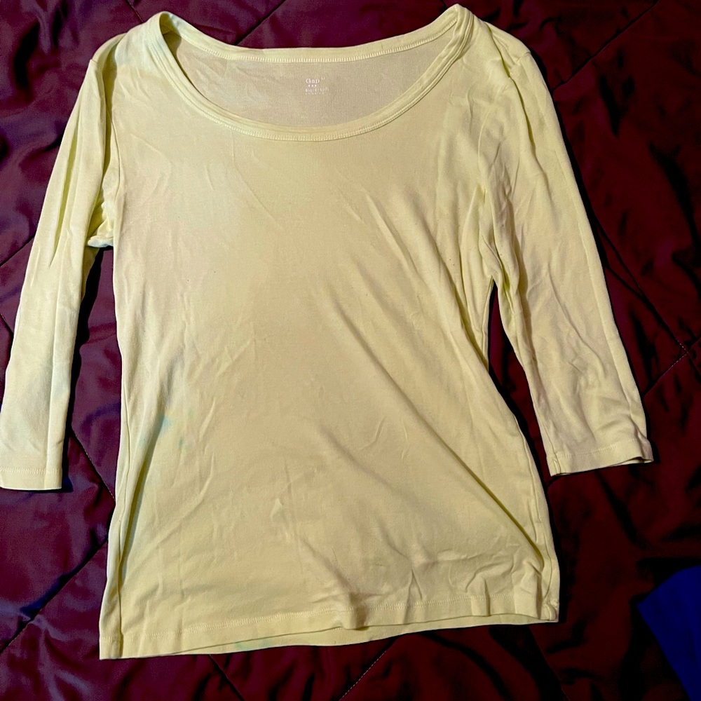 LASTCHANCE-GAP Neon yellow super soft 3/4 sleeve tee. Transfer stains. SZ M